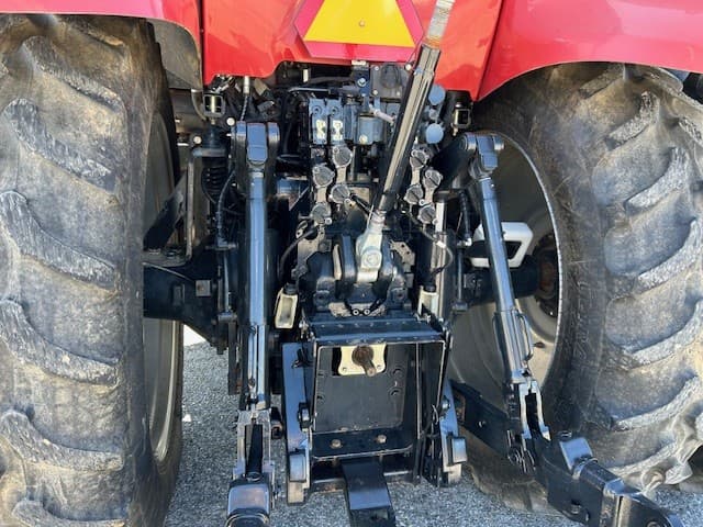 Image of Case IH Magnum 220 equipment image 3
