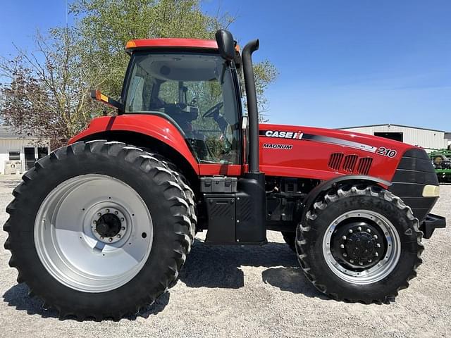 Image of Case IH Magnum 210 equipment image 3