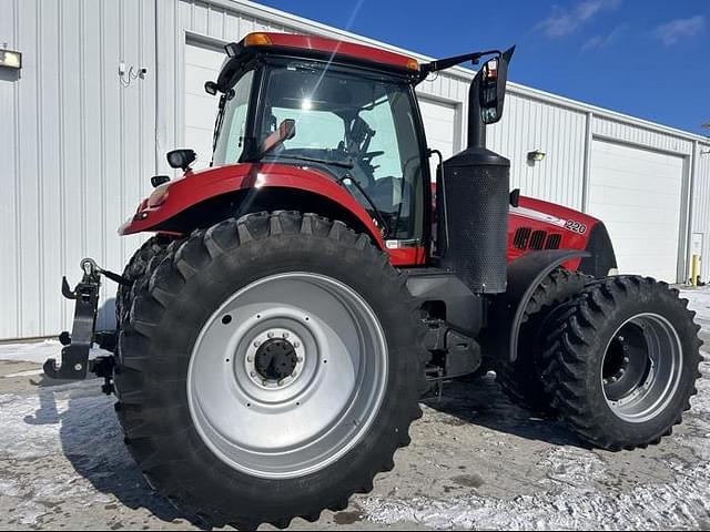 Image of Case IH Magnum 220 equipment image 2