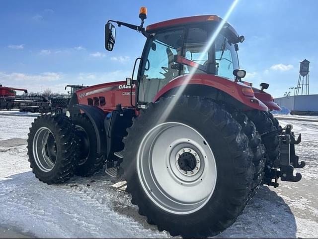 Image of Case IH Magnum 220 equipment image 4