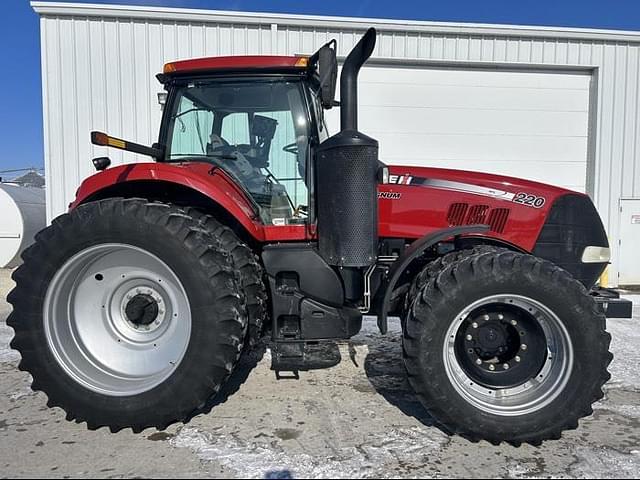 Image of Case IH Magnum 220 equipment image 1