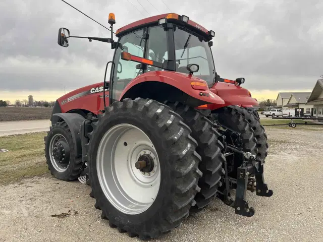 Image of Case IH Magnum 235 equipment image 2