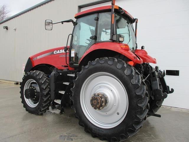 Image of Case IH Magnum 235 equipment image 4