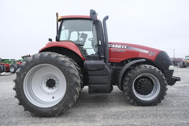 Image of Case IH Magnum 235 equipment image 3