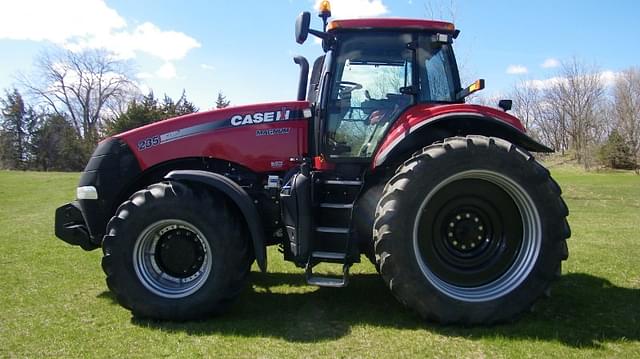 Image of Case IH Magnum 235 equipment image 2