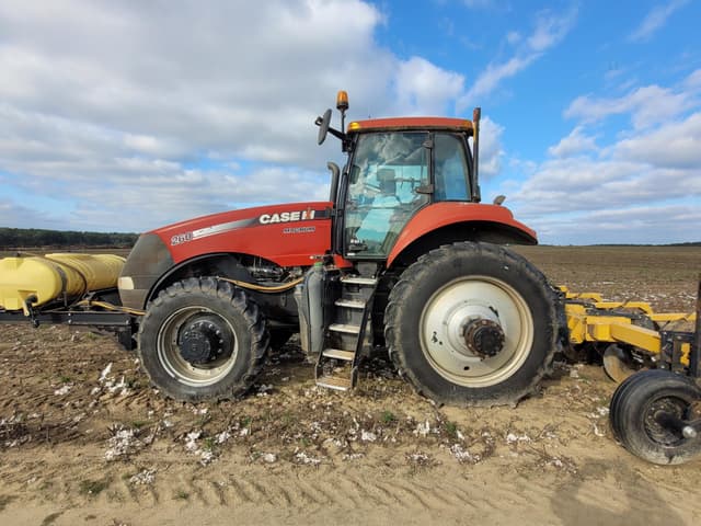 Image of Case IH Magnum 260 equipment image 4