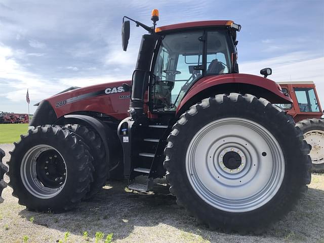 Image of Case IH Magnum 280 equipment image 4