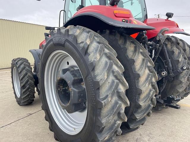 Image of Case IH Magnum 340 equipment image 4