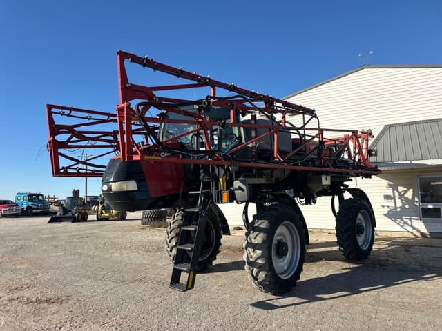 Image of Case IH Patriot 2240 equipment image 2
