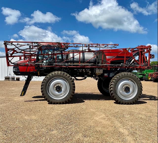 Image of Case IH Patriot 3240 equipment image 2