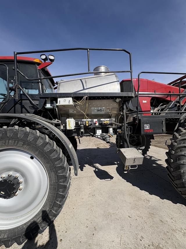 Image of Case IH 3330 Patriot equipment image 2