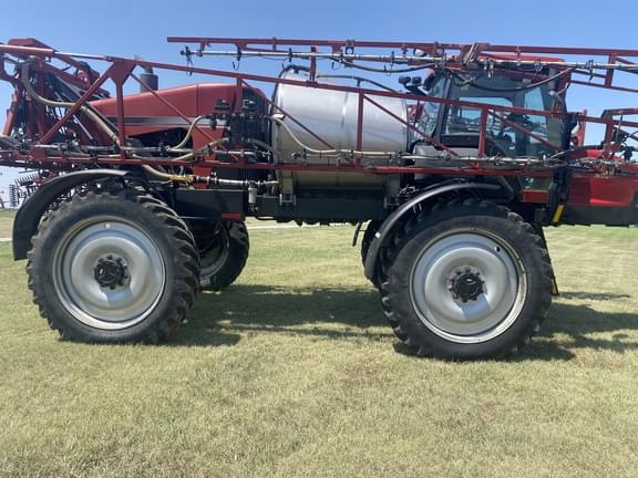 Image of Case IH 3330 Patriot equipment image 2