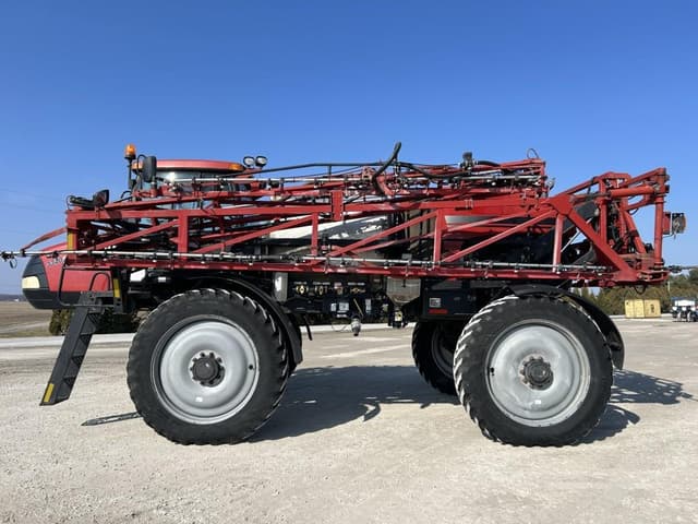 Image of Case IH Patriot 3340 equipment image 2