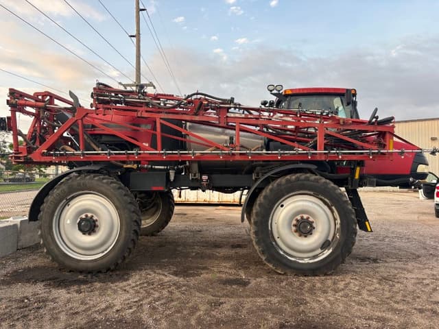 Image of Case IH Patriot 3340 equipment image 3
