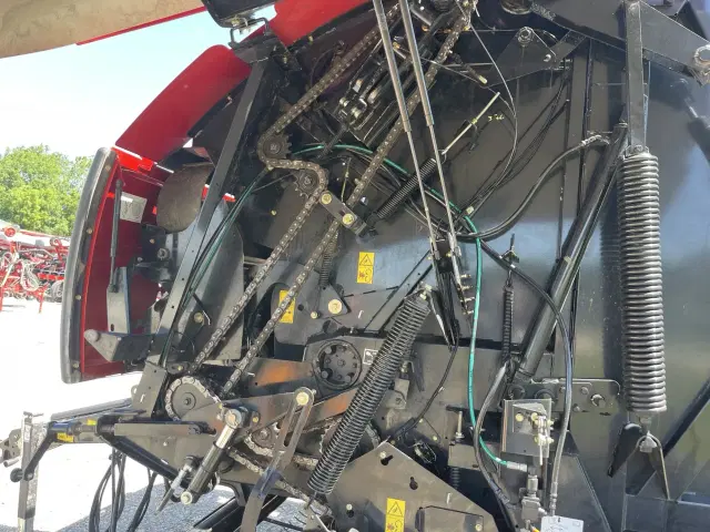 Image of Case IH RB565 Premium equipment image 4