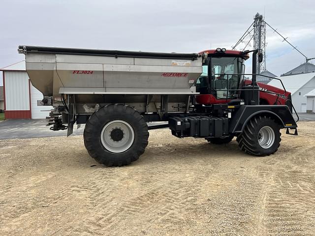 Image of Case IH Titan 4030 equipment image 4