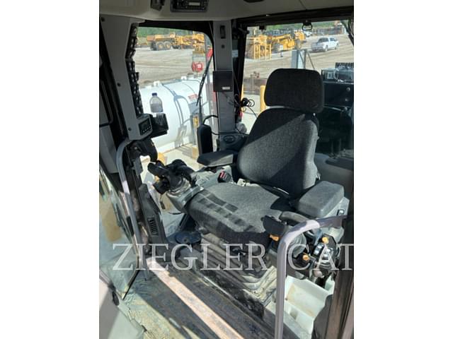 Image of Caterpillar 12M2 equipment image 1