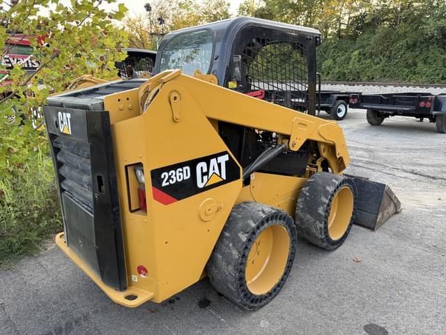 Image of Caterpillar 236D equipment image 2