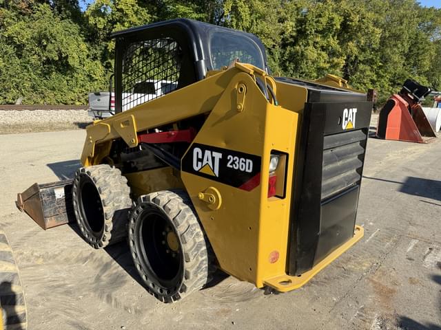 Image of Caterpillar 236D equipment image 1