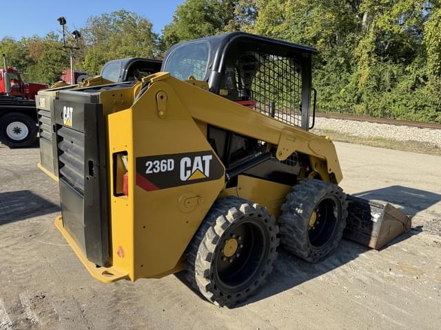 Image of Caterpillar 236D equipment image 4