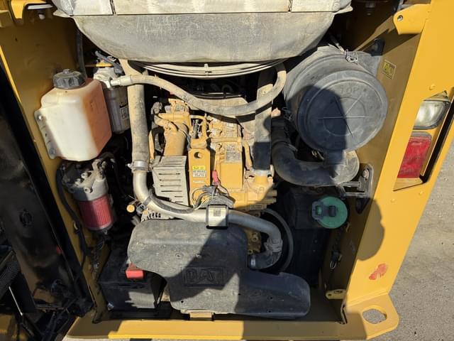 Image of Caterpillar 236D equipment image 3