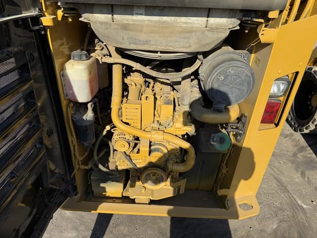 Image of Caterpillar 236D equipment image 3