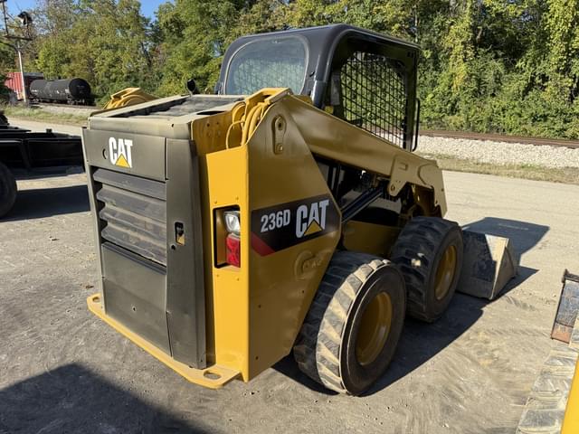 Image of Caterpillar 236D equipment image 2