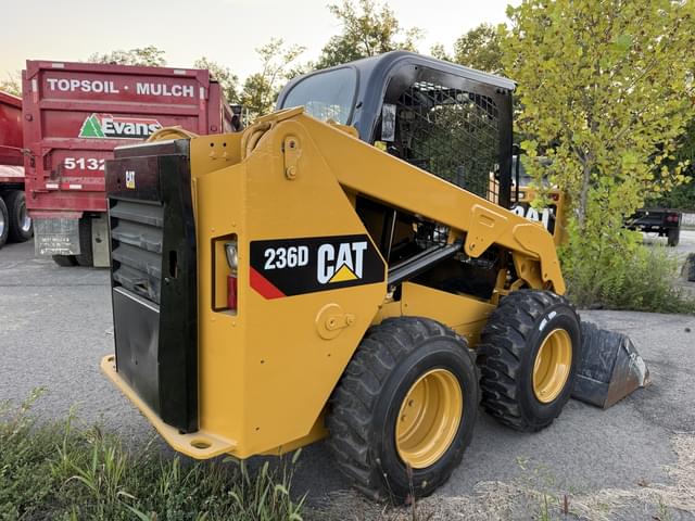 Image of Caterpillar 236D equipment image 3