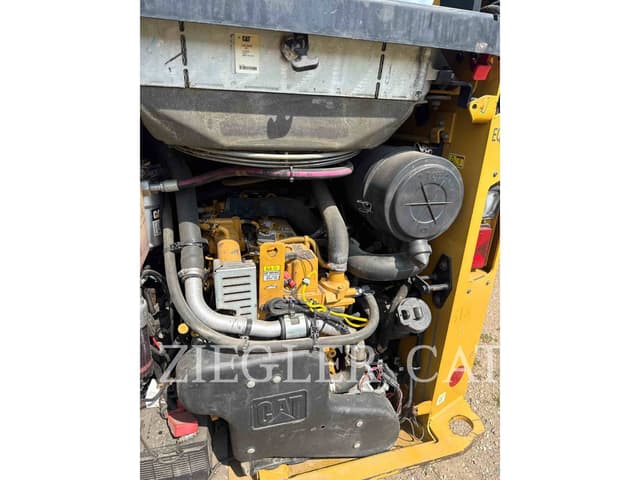 Image of Caterpillar 242D equipment image 4