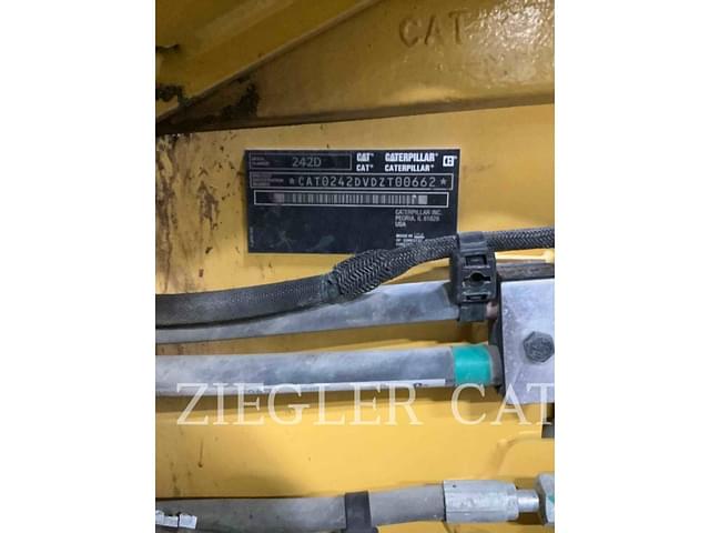 Image of Caterpillar 242D equipment image 2