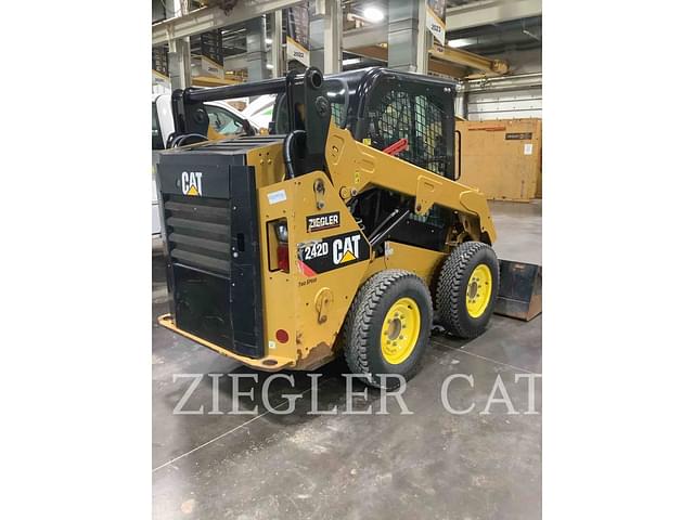 Image of Caterpillar 242D equipment image 3