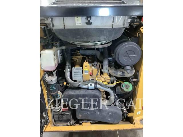 Image of Caterpillar 242D equipment image 3