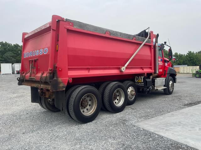 Image of Caterpillar CT660S equipment image 2