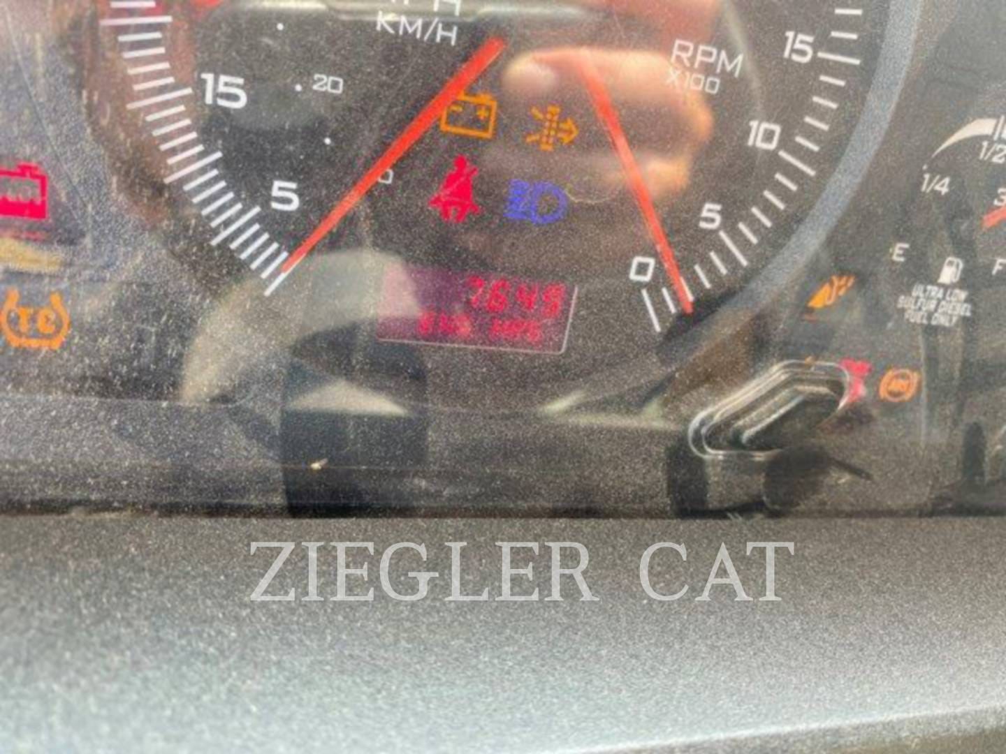 2014 Caterpillar CT681 Equipment Image0