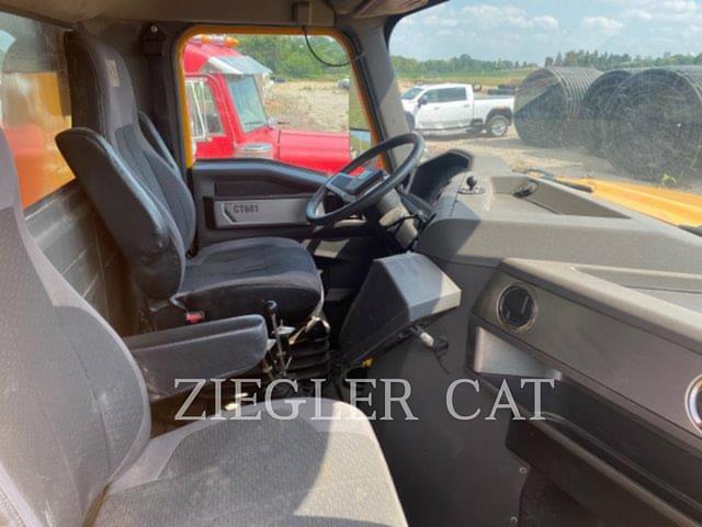 Image of Caterpillar CT681 equipment image 1