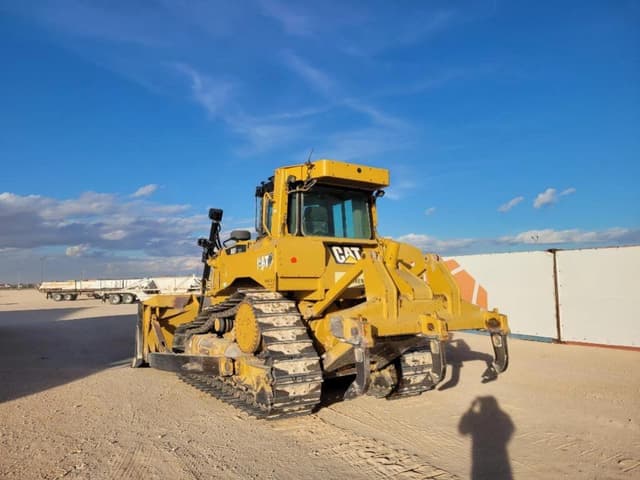 Image of Caterpillar D6T XL equipment image 2