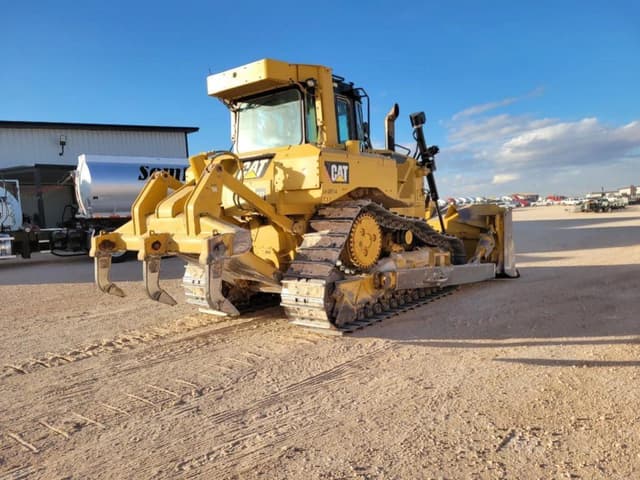 Image of Caterpillar D6T XL equipment image 4