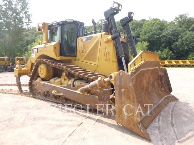 Image of Caterpillar D8T equipment image 1