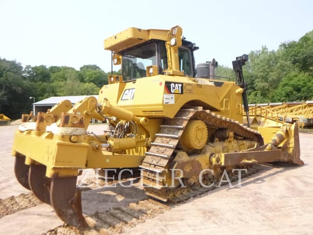 Image of Caterpillar D8T equipment image 2