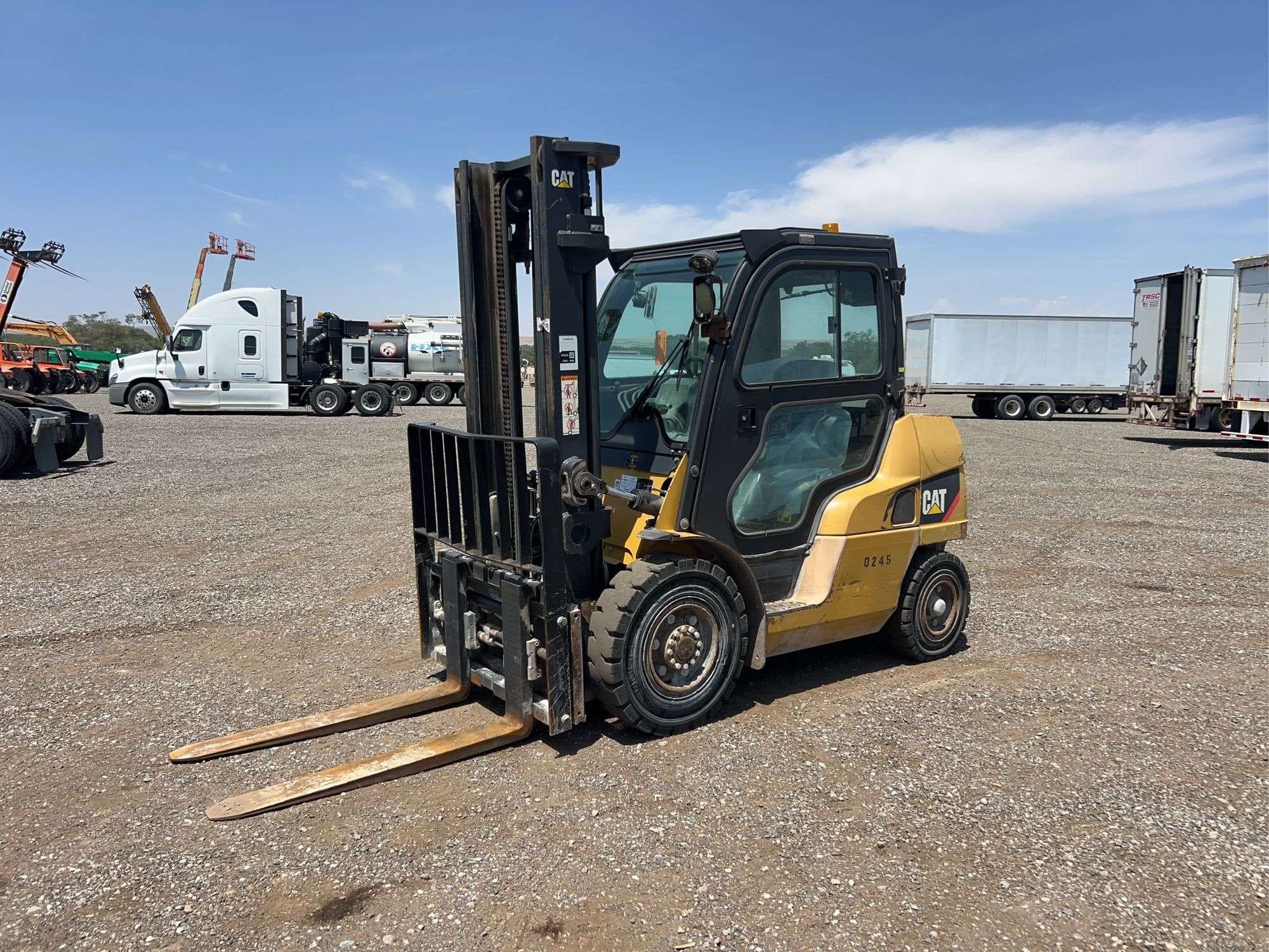 2014 Caterpillar DP40N1 Equipment Image0