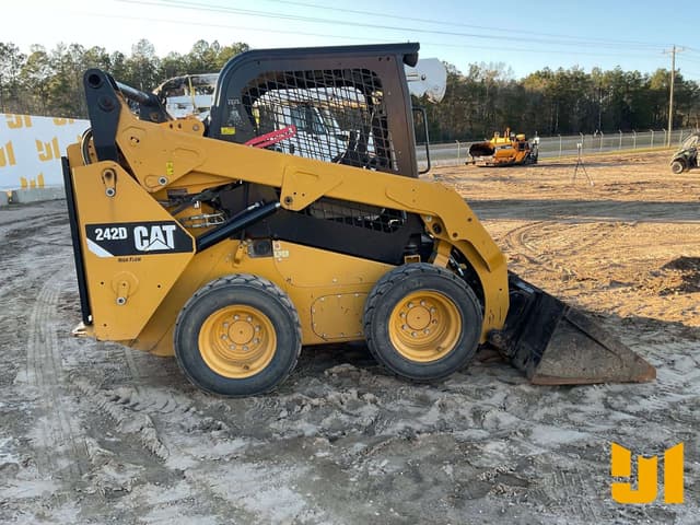 Image of Caterpillar 242D equipment image 3