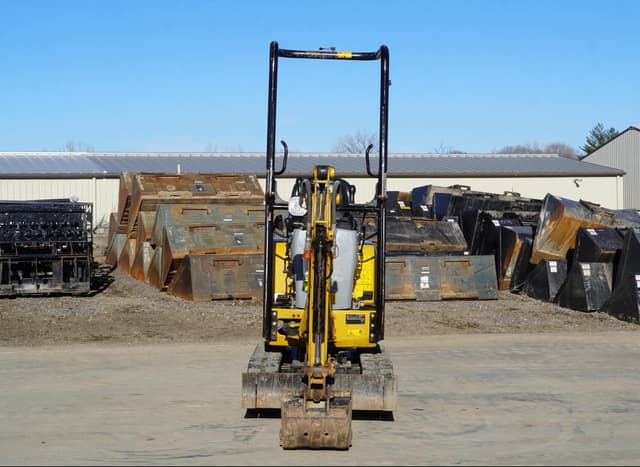 Image of Caterpillar 300.9D equipment image 2