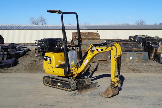 Image of Caterpillar 300.9D equipment image 3