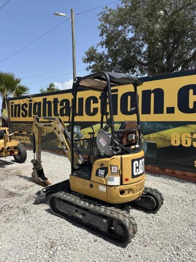 Image of Caterpillar 301.7D CR equipment image 1