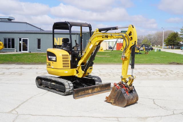 Image of Caterpillar 302.7D equipment image 4