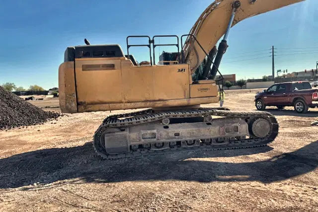 Image of Caterpillar 349FL equipment image 4