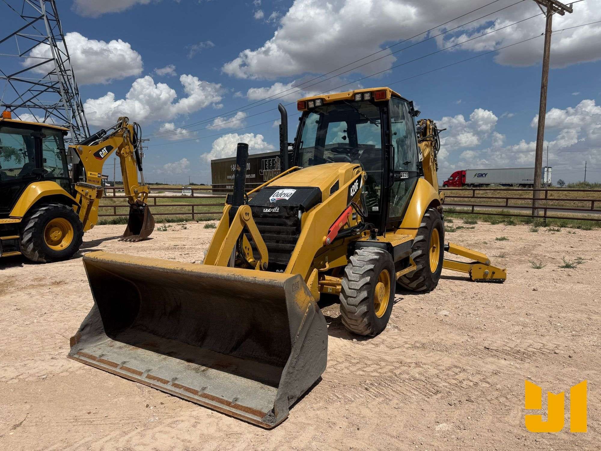 2014 Caterpillar 420F Equipment Image0
