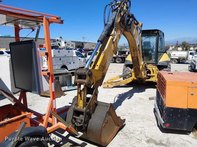 Image of Caterpillar 450F equipment image 4