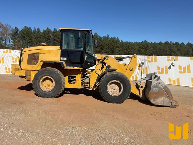 Image of Caterpillar 938K equipment image 3