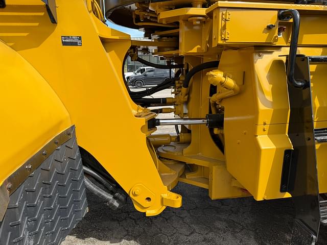 Image of Caterpillar 982M equipment image 2